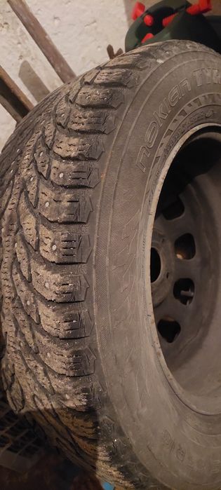 Колёса с дисками (2 шт) ,HAKKAPELIITTA, зима, шипы,б/у