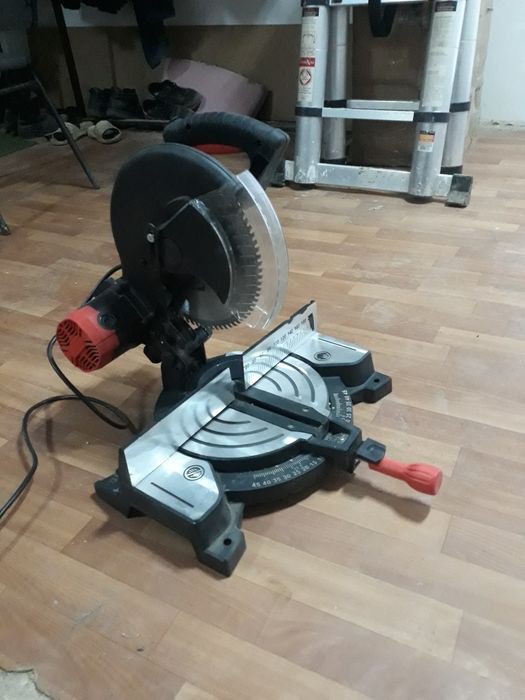 углорез по дереву