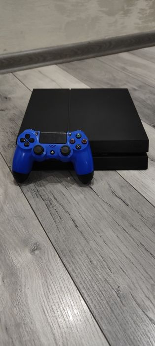 PlayStation 4 (Ps4) + controller