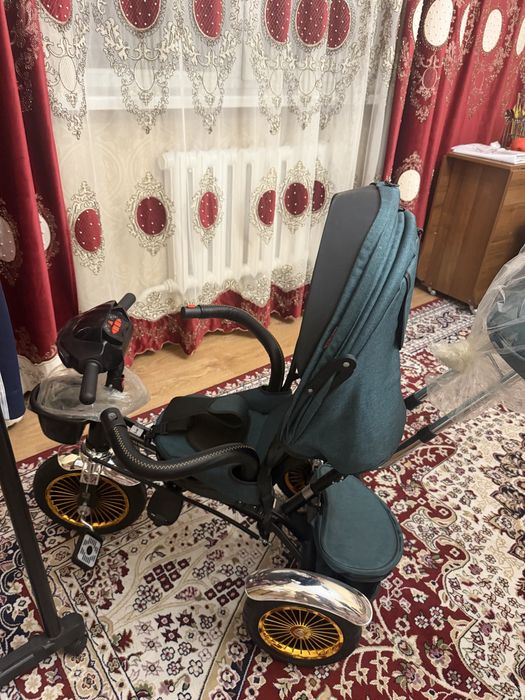 Продам велосипед коляску на 5 лет