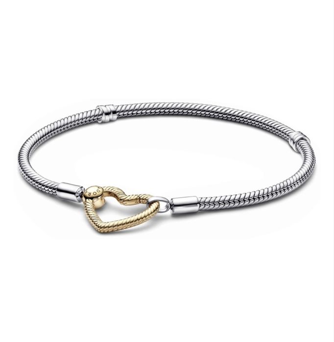 Продам браслет Pandora, приобретали в рио ценник,футляр коробка есть