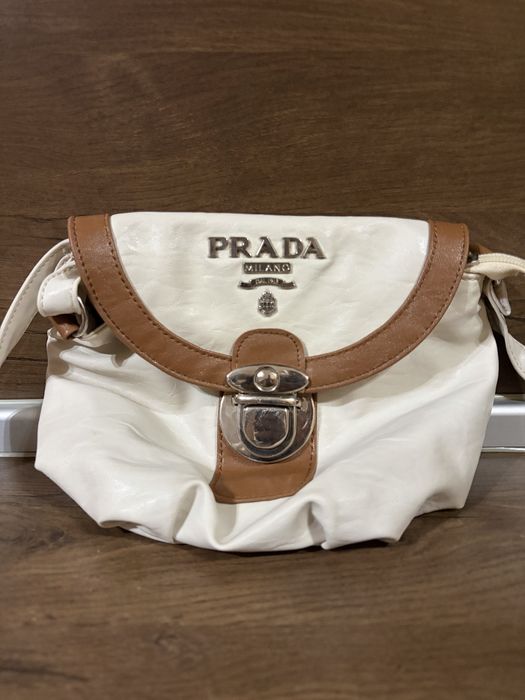 Оригинална кожена чанта Prada