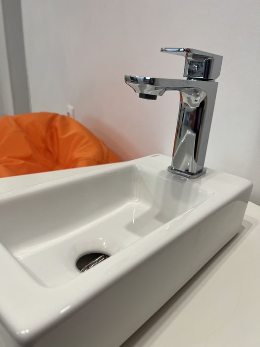 Керамична мивка за стенен монтаж Wellis Santorini