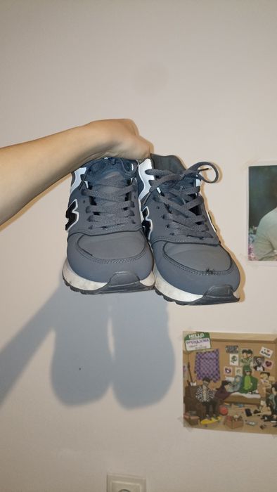 Продам зимние кроссовки 39 размера