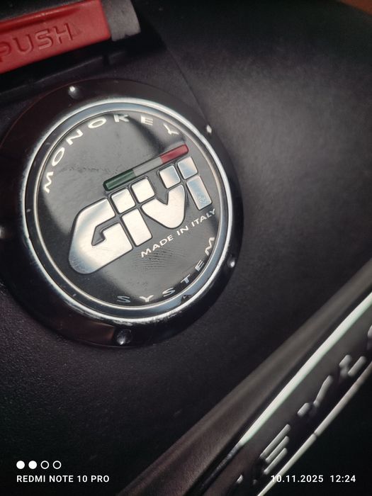 Vand Side case ( Coburi)  givi keyless