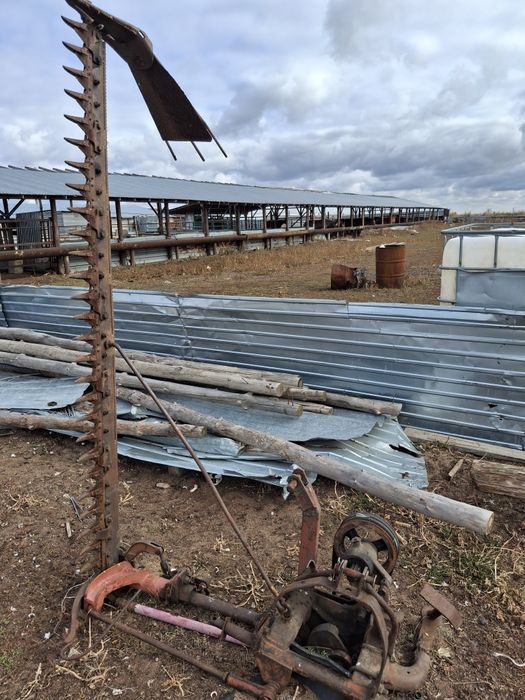 Продам трактор с агрегатами