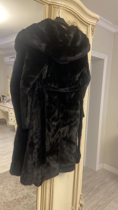 Продам шубу норковую с капюшоном