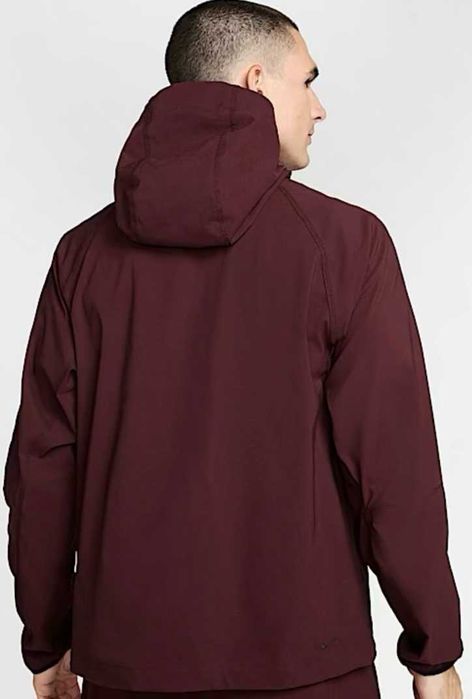 Nike tech woven size M