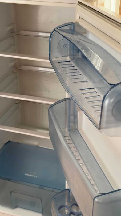 Холодильник Beko (145 см) в отличном состоянии.
