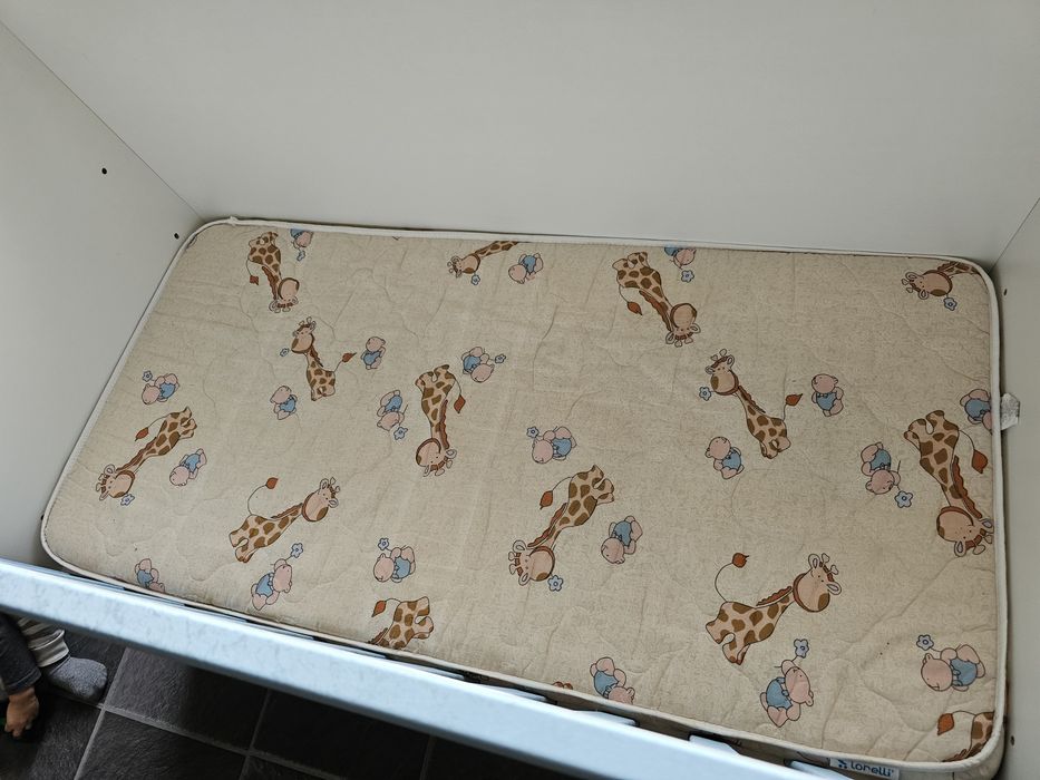 Детско легло с люлееща функция