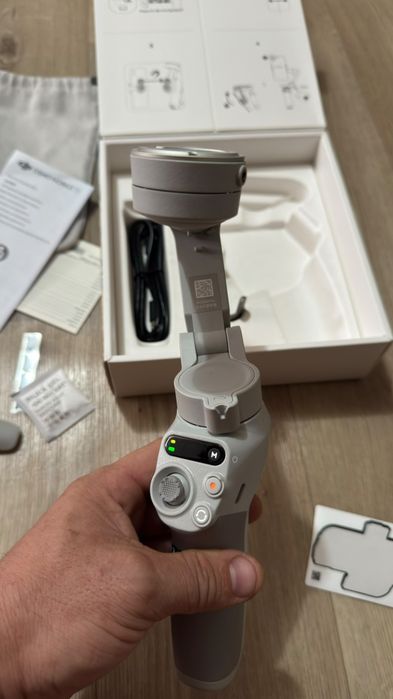 Продам  стедикам DJI  Osmo Mobile SE