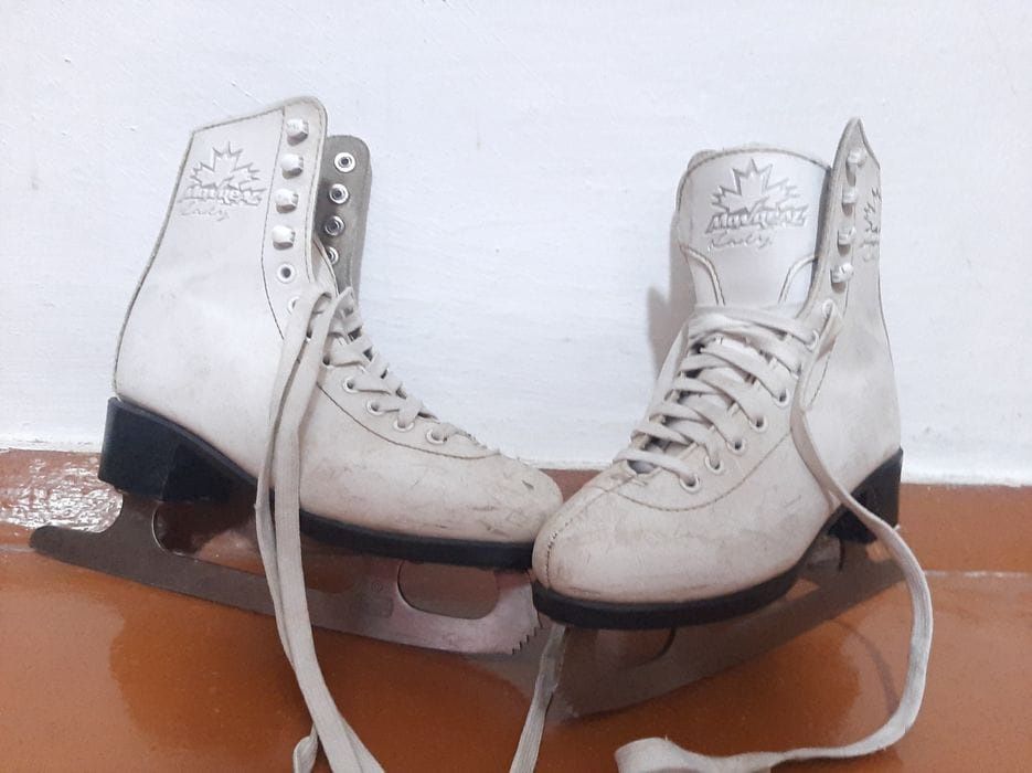 Продам коньки 33 размер