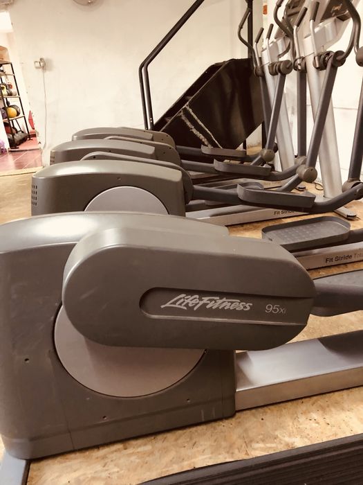 Life fittnes , eliptică profesională.