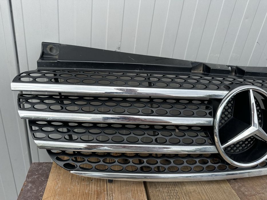 Mercedes Viano предна решетка