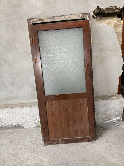 Продаю аква дверь срочно продам