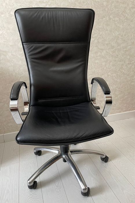 Кресло руководителя кожаное