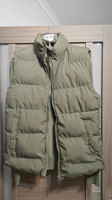 Продам жилетку безрукавка