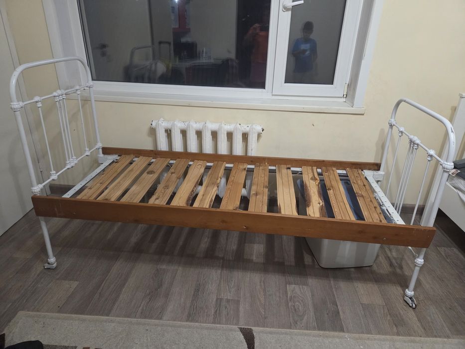 Кровать металлическая