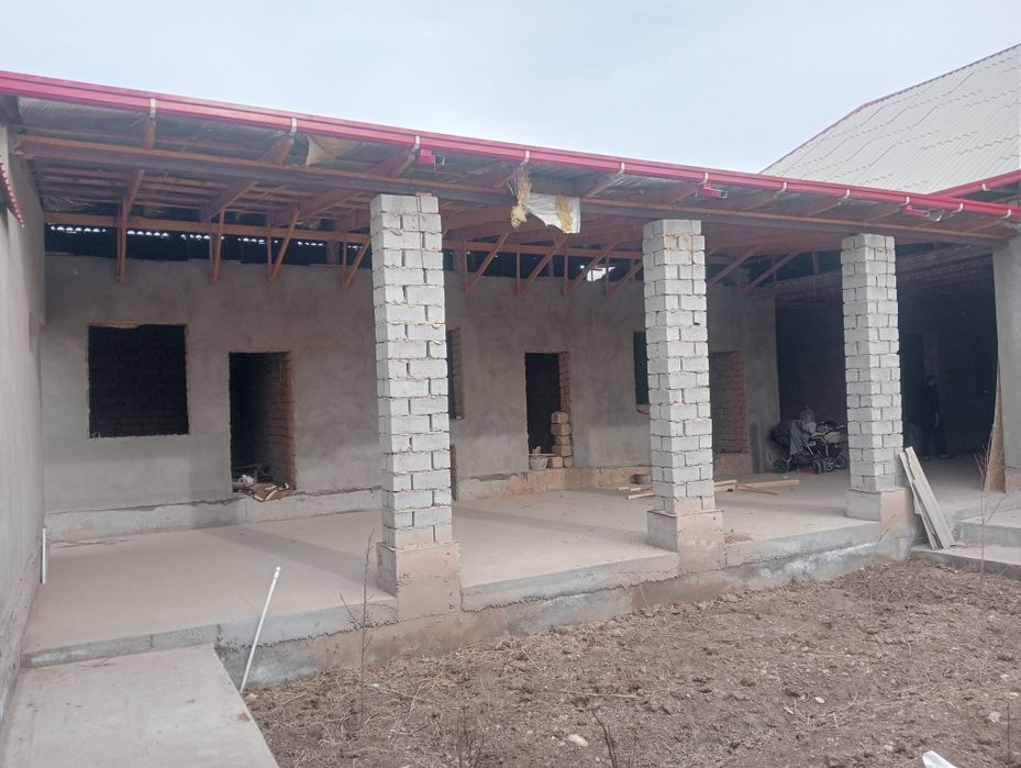 Xovli sotiladi 5.5 sotix 8 xonali