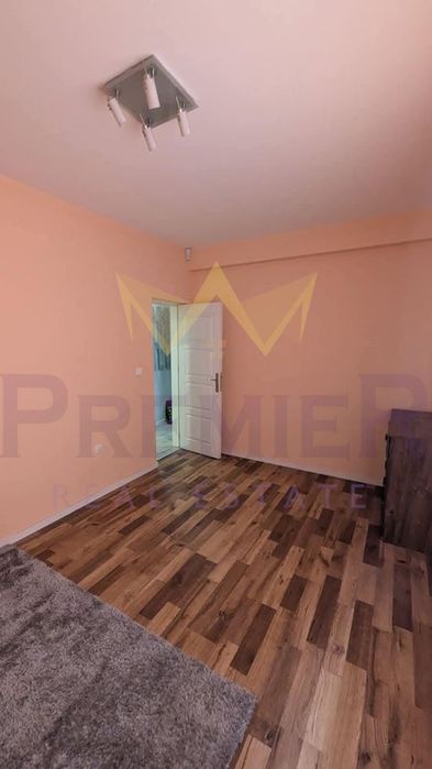 Дава се под наем Тристаен апартамент в Варна, Възраждане 1 - 70 кв.м за 561 € - Снимка #2