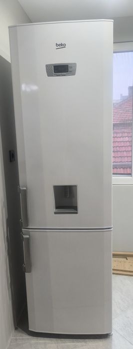 Хладилник с фризер Беко 325л