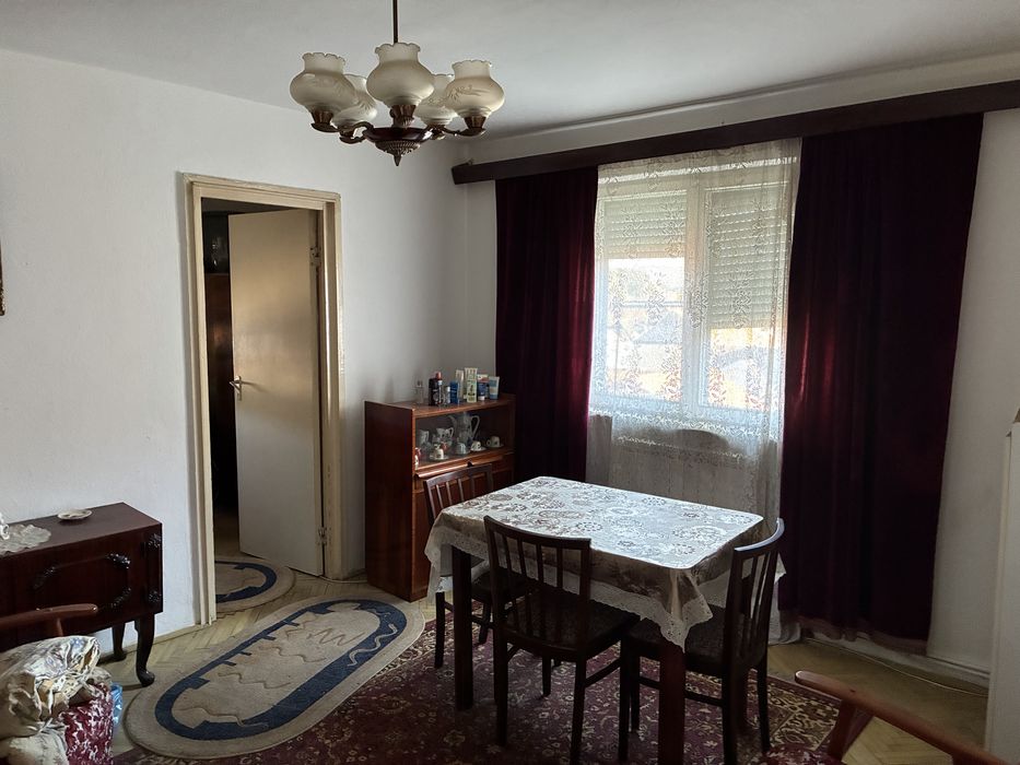 Vand apartament cu 2 camere
