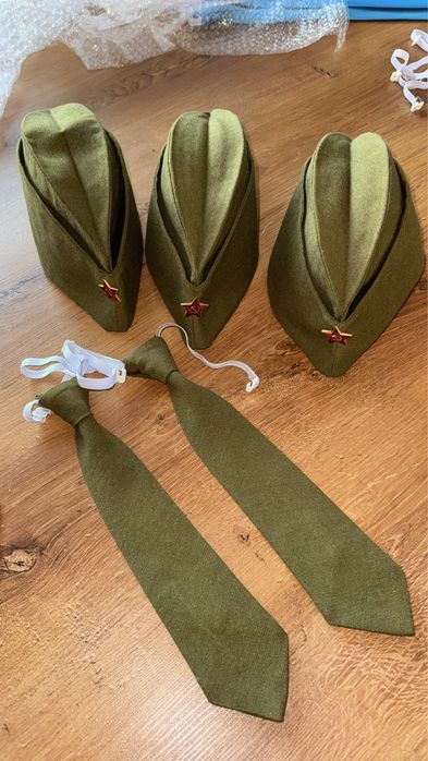 Пилотка и галстук