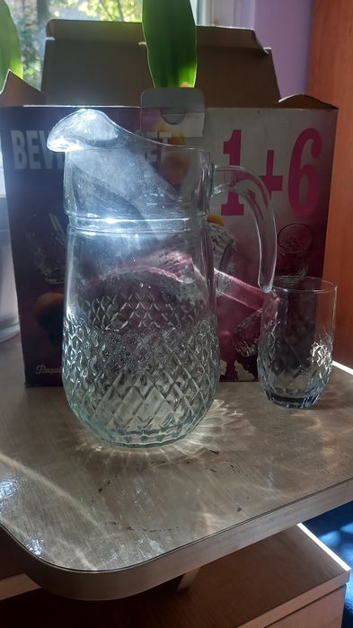 Стъклен сервиз с кана и 6 чаши