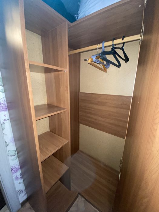 Шкаф угловой под потолок