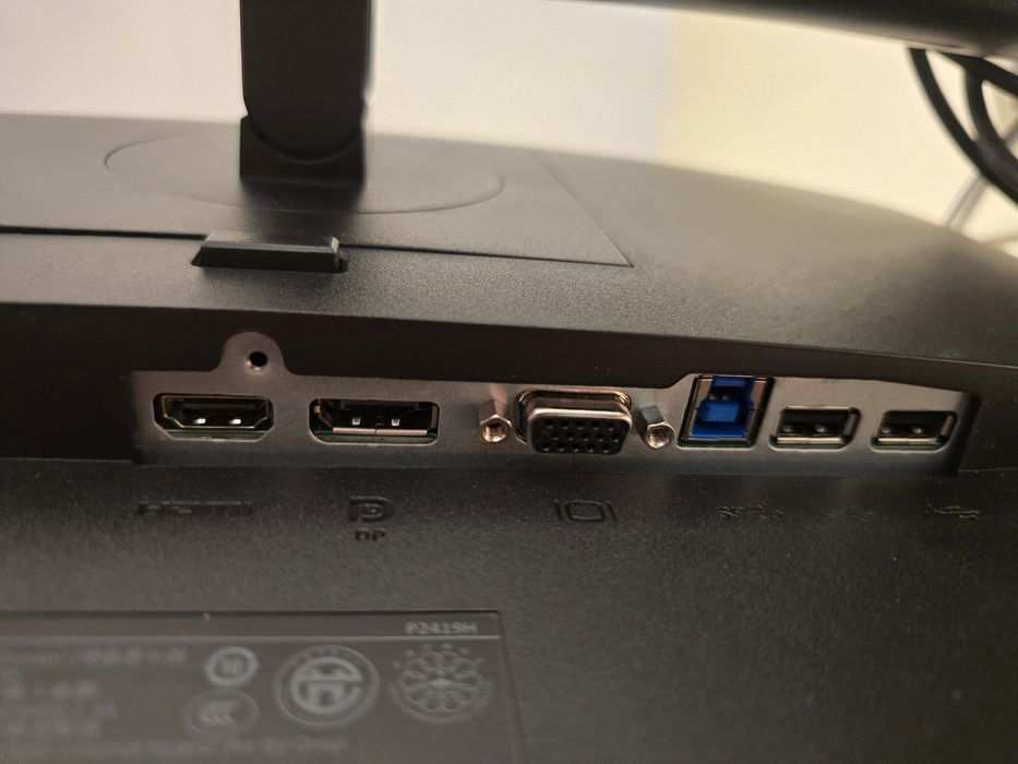 Monitor DELL P2419H LED IPS Dell 24" Full HD Display Port Flicker Free  1 x USB 3.0  4 x USB 2.0  Negru pivot  inaltime ajustabila, portret