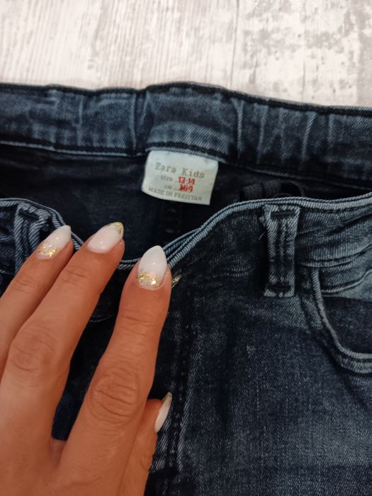 Детски дънки на Зара