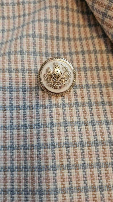 Sacou Zara cu butoni cu detalii aurii și umeri întăriți