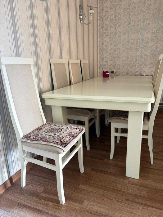 Стол со стульями