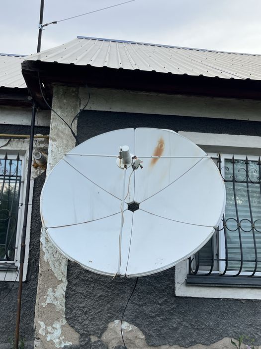 Спутниковая тарелка