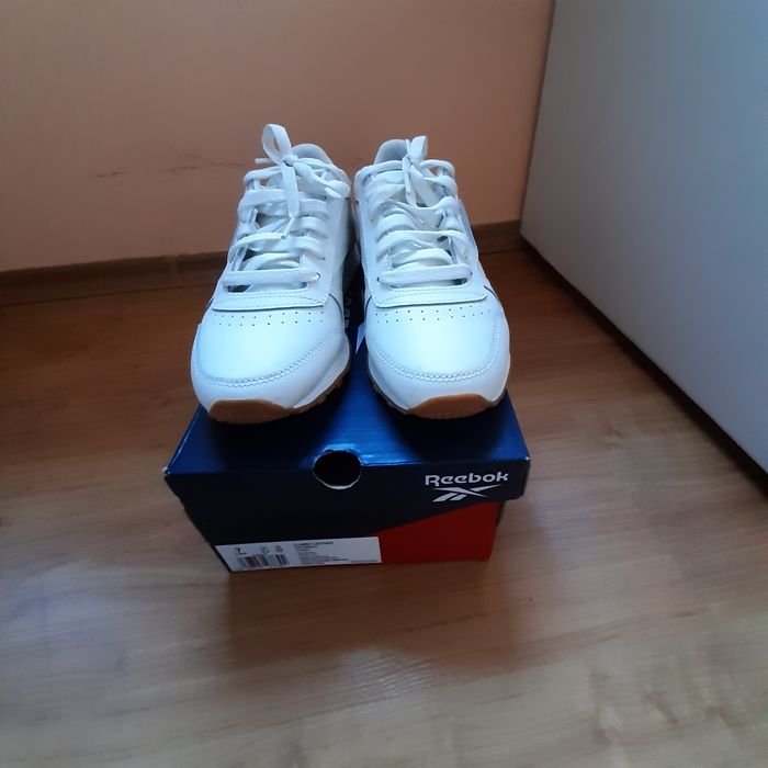 Дамски маратонки рийбок кожени, бели .В отлично състояние, са .