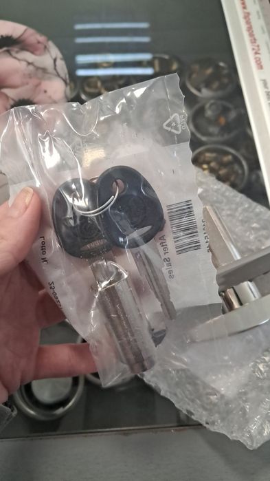 Продавам хладилна вендинг машина Саеко за снаксове и напитки