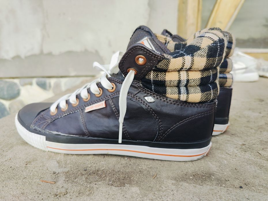 Adidași british night