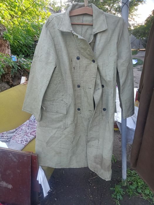 Продам два плаща.