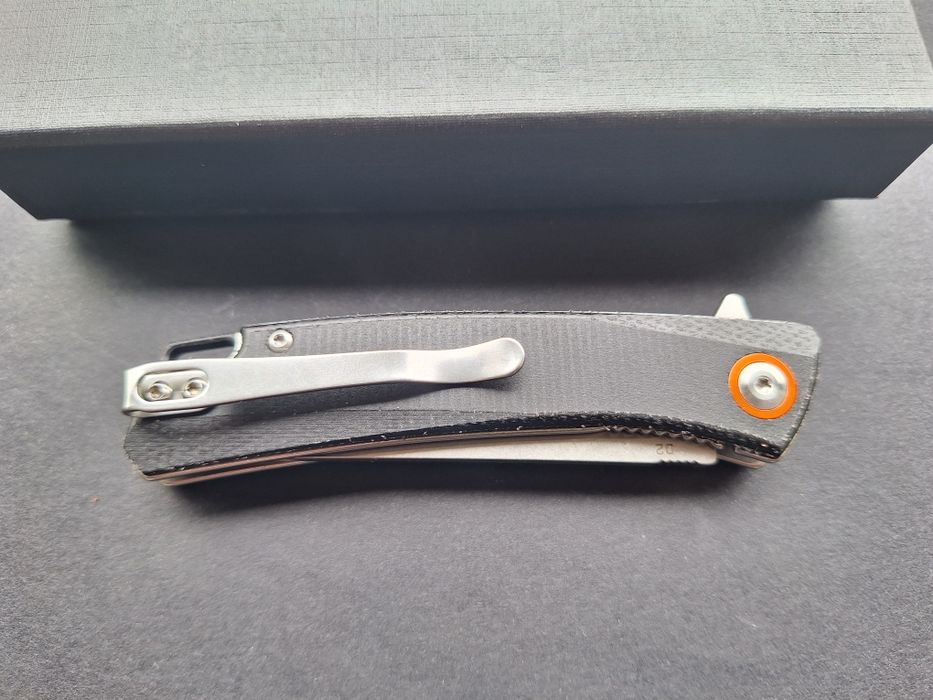 Сгъваем нож от стомана D2 и дръжка G10