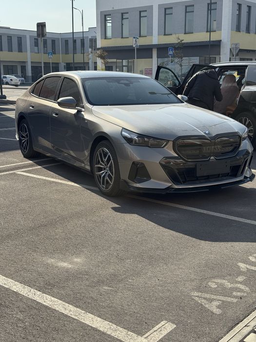 Bmw i5 35L 2024-Yil 11min yurgan Kraskasi Tozz +dop opsiya