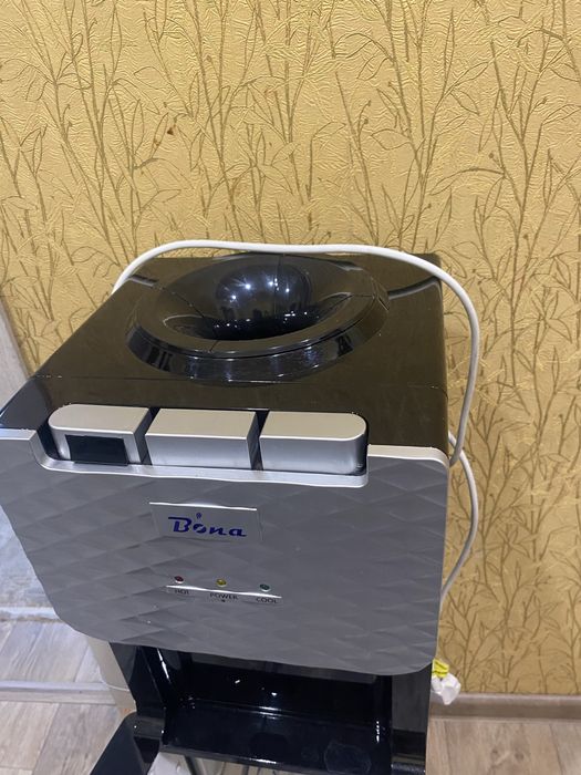 Кулер новый с подачей горячей воды