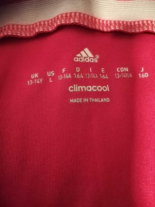 Продавам футболна фланелка на Испания