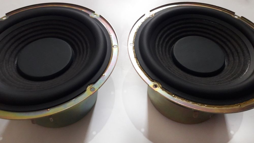 Subwoofer SONY Bir Juft 8 dyum 2x