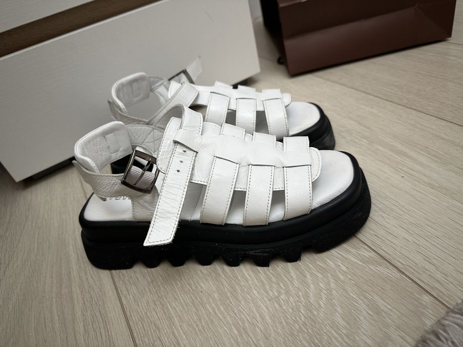 Продам сандали женские