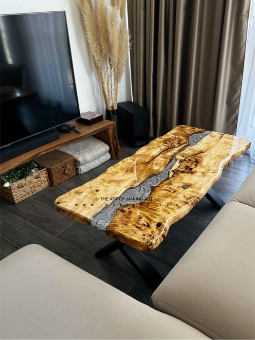 Масивна маса от дърво