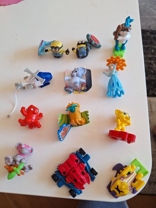 Разменям Киндер играчки