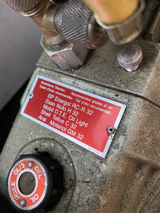 Вакуумпомпа за пълнене на климатици