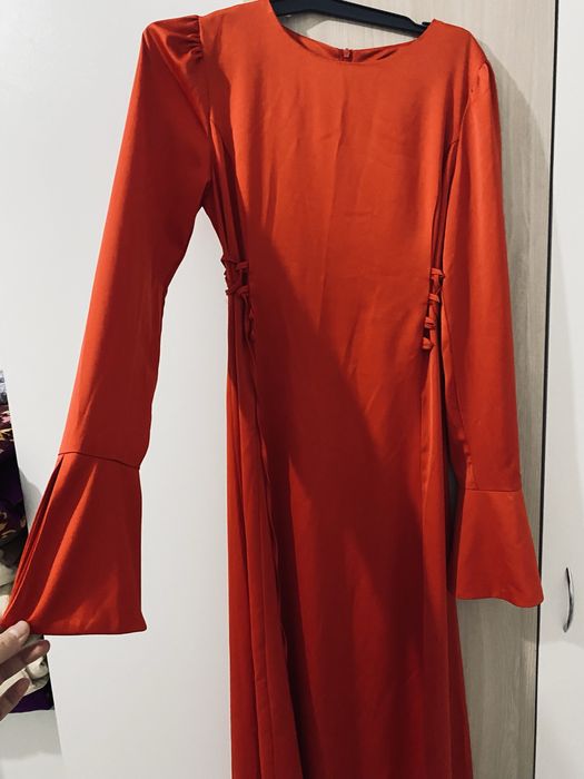 Красное платье надевалось один раз