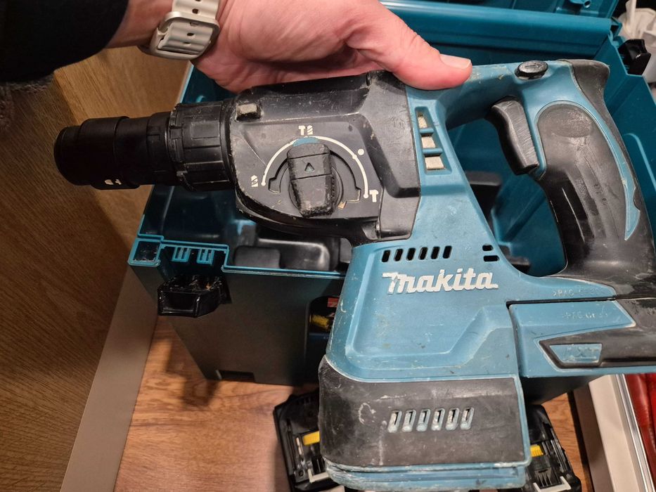 Макита акумулаторен безчетков перфоратор 18V Makita DHR243 с куфар Макпак 4 Makpac 4