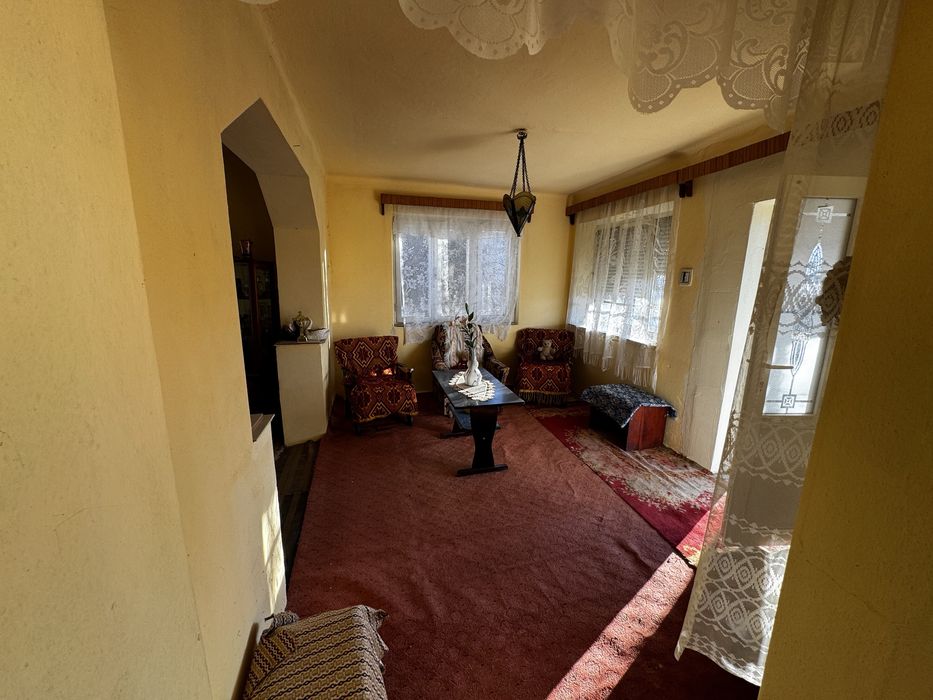 Vand casa cu teren intravilan 71 de ari la intrare in Somes Odorhei .